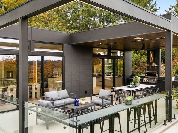 8933 NE 117th Place, Kirkland WA 98034