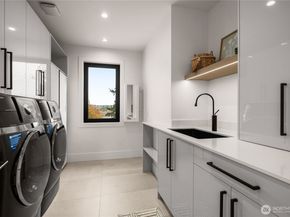 8933 NE 117th Place, Kirkland WA 98034