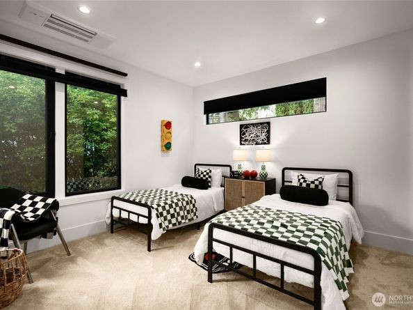 8933 NE 117th Place, Kirkland WA 98034