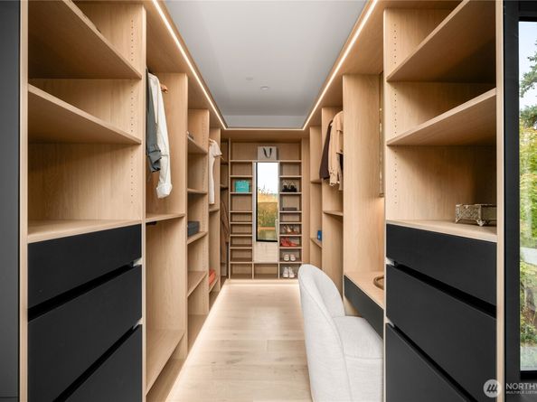 8933 NE 117th Place, Kirkland WA 98034