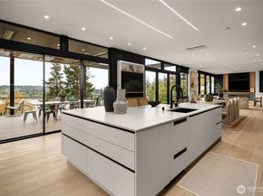 8933 NE 117th Place, Kirkland WA 98034