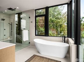 8933 NE 117th Place, Kirkland WA 98034