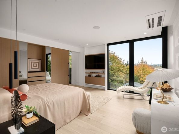 8933 NE 117th Place, Kirkland WA 98034