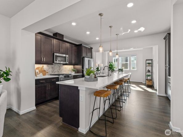 19345 NE 69th Circle 106, Redmond WA 98052