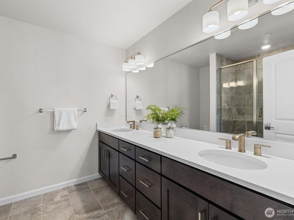 19345 NE 69th Circle 106, Redmond WA 98052