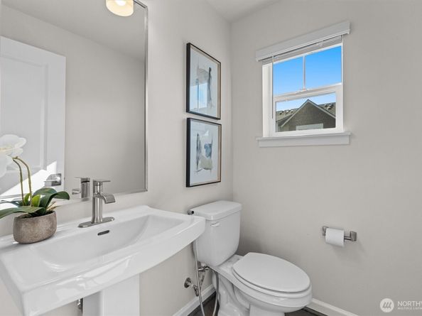 19345 NE 69th Circle 106, Redmond WA 98052