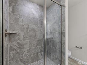 19345 NE 69th Circle 106, Redmond WA 98052