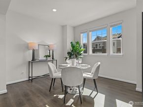 19345 NE 69th Circle 106, Redmond WA 98052