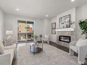 19345 NE 69th Circle 106, Redmond WA 98052