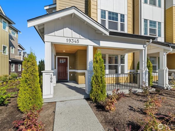 19345 NE 69th Circle 106, Redmond WA 98052