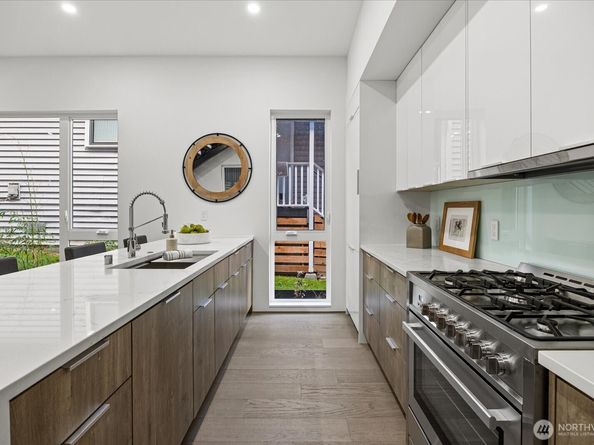 1114 26th Avenue A, Seattle WA 98122