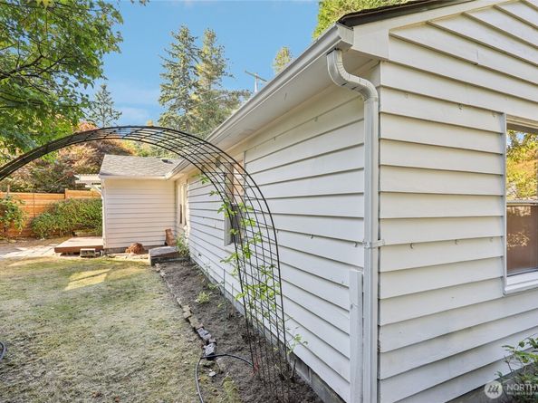 1005 NE 170th Street, Shoreline WA 98155