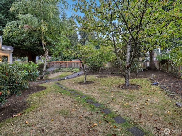 1005 NE 170th Street, Shoreline WA 98155