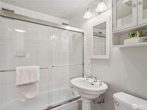 1005 NE 170th Street, Shoreline WA 98155