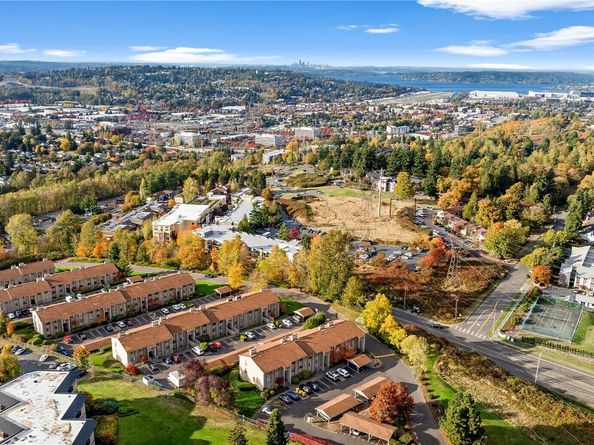 1321 S puget Drive E15, Renton WA 98055