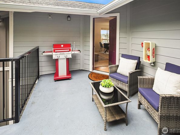 12023 NE 204th Place E303, Bothell WA 98011