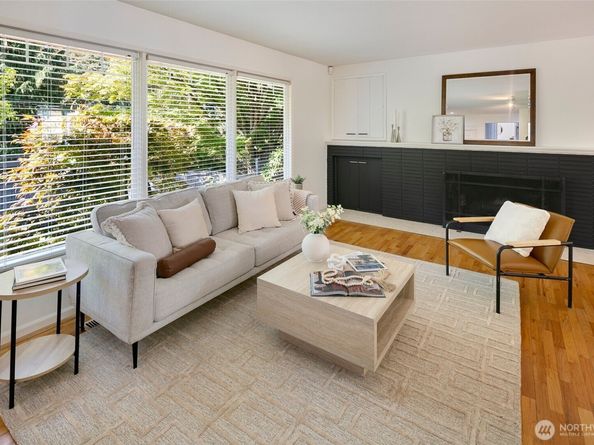 18704 58th Avenue NE, Kenmore WA 98028