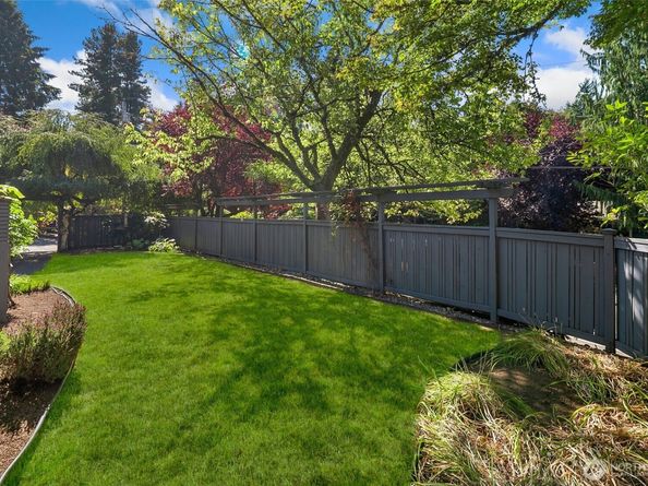 18704 58th Avenue NE, Kenmore WA 98028