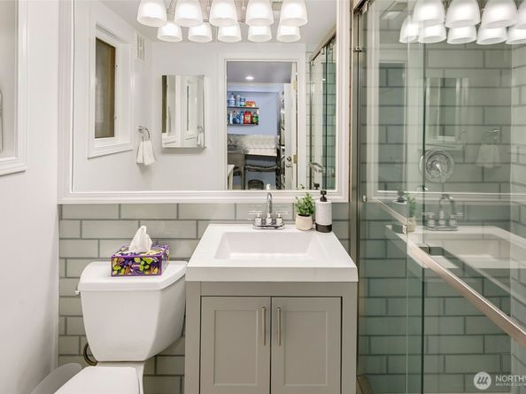 18704 58th Avenue NE, Kenmore WA 98028