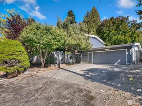 18704 58th Avenue NE, Kenmore WA 98028