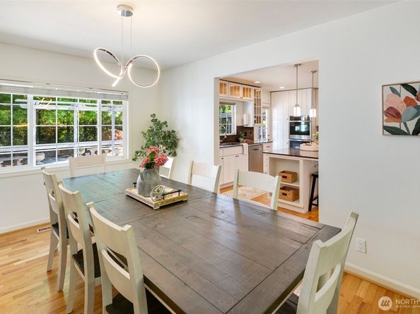 18704 58th Avenue NE, Kenmore WA 98028