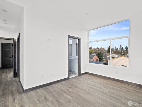 9739 57th Avenue S B, Seattle WA 98118