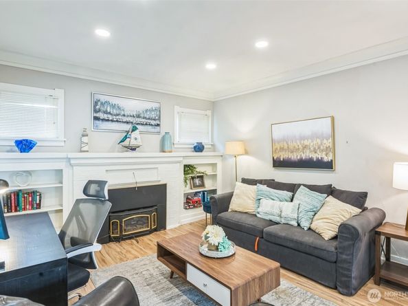 4812 Aurora Avenue, Seattle WA 98103