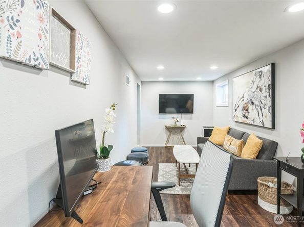 4812 Aurora Avenue, Seattle WA 98103