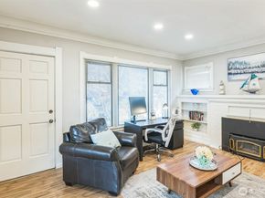 4812 Aurora Avenue, Seattle WA 98103