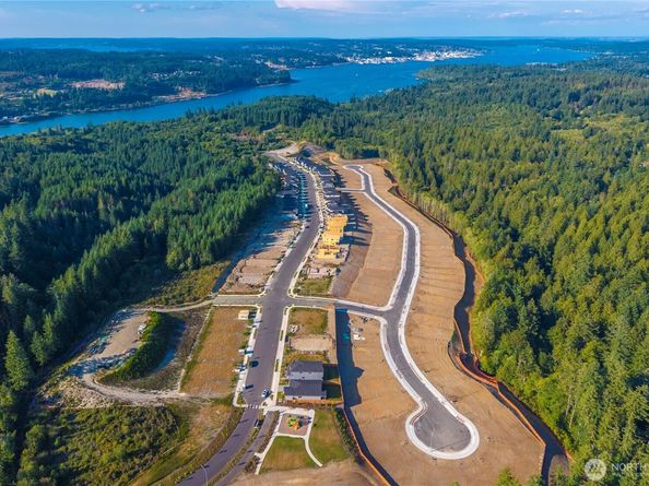 3978 McCormick Village Drive, Bremerton WA 98312