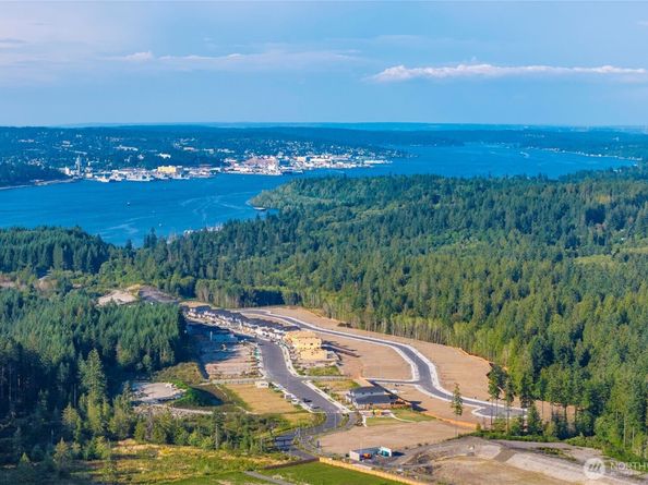 3978 McCormick Village Drive, Bremerton WA 98312