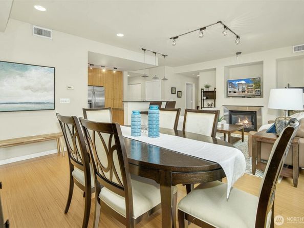 17 W Mercer Street 212, Seattle WA 98119