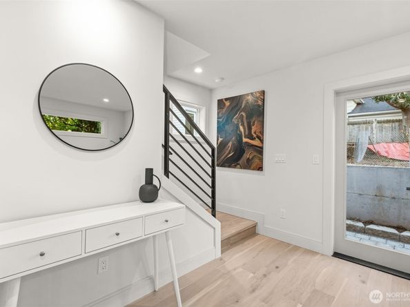 7352 22nd Avenue NW, Seattle WA 98117