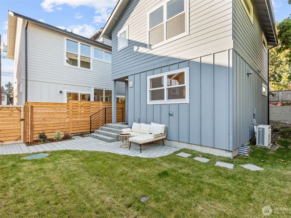 7352 22nd Avenue NW, Seattle WA 98117