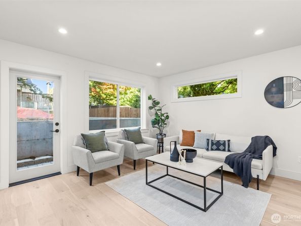 7352 22nd Avenue NW, Seattle WA 98117