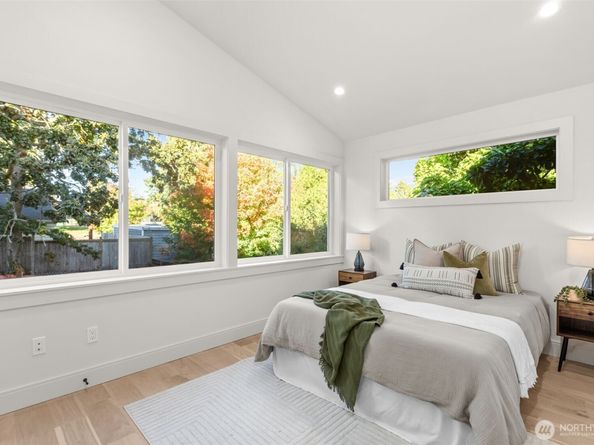7352 22nd Avenue NW, Seattle WA 98117