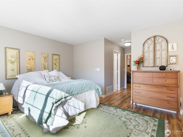 23124 NE 8th Place, Sammamish WA 98074