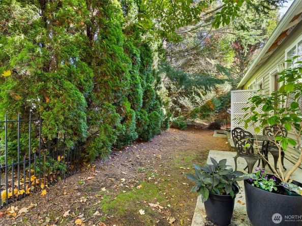 23124 NE 8th Place, Sammamish WA 98074