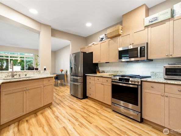 23124 NE 8th Place, Sammamish WA 98074