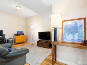 23124 NE 8th Place, Sammamish WA 98074