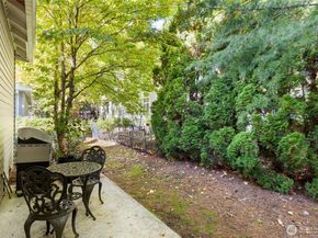 23124 NE 8th Place, Sammamish WA 98074