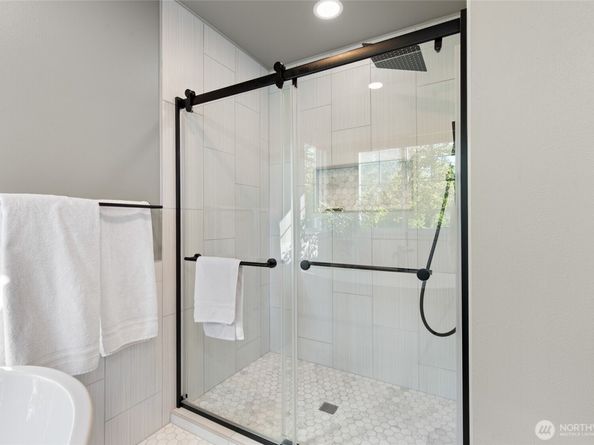 23124 NE 8th Place, Sammamish WA 98074