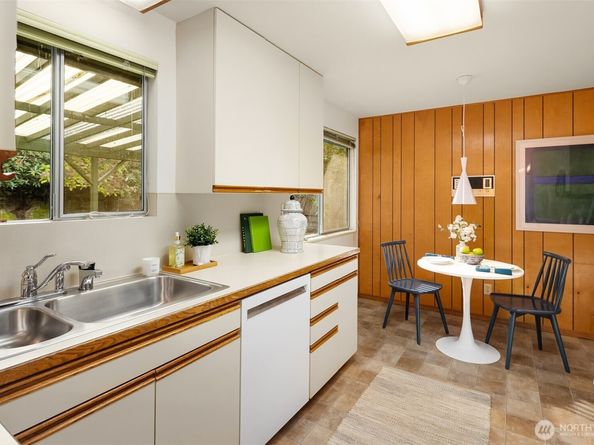 6037 NE 61st Street, Seattle WA 98115