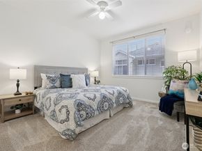 4322 NE 5th Court 105, Renton WA 98059