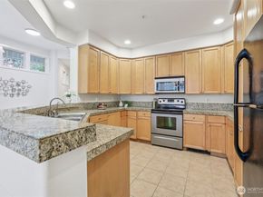 4322 NE 5th Court 105, Renton WA 98059