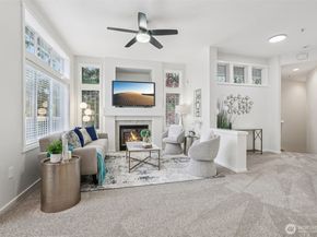 4322 NE 5th Court 105, Renton WA 98059