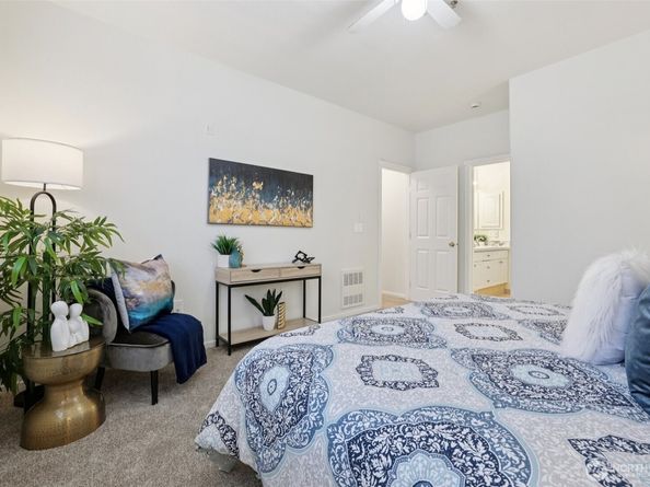 4322 NE 5th Court 105, Renton WA 98059