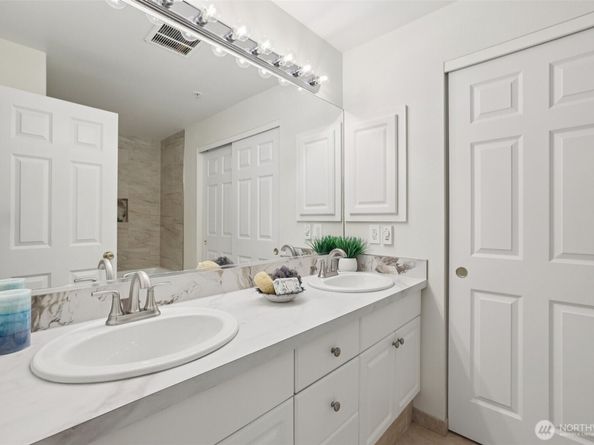 4322 NE 5th Court 105, Renton WA 98059