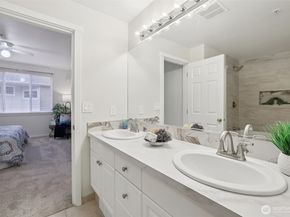 4322 NE 5th Court 105, Renton WA 98059