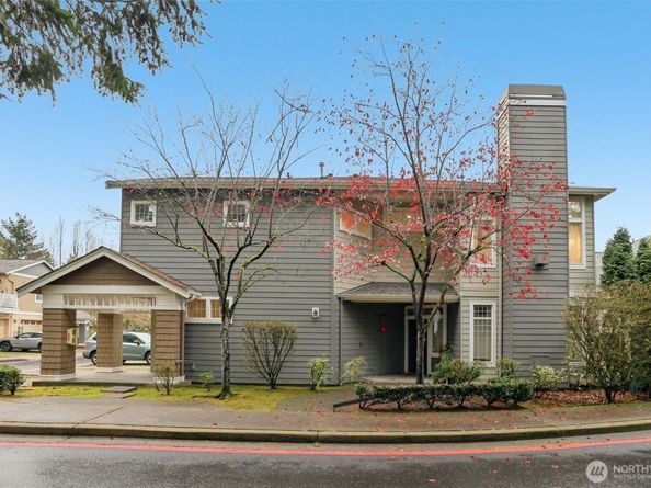 4322 NE 5th Court 105, Renton WA 98059